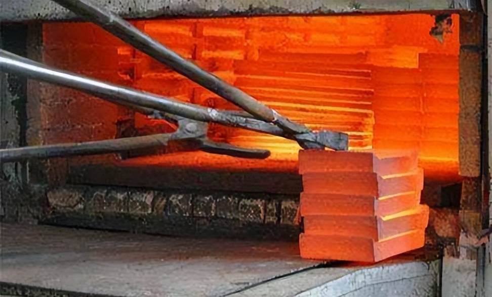 Los accesorios de acero aleado son la piedra angular de la industria