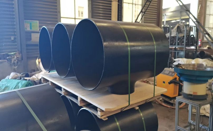 Comprensión de las tees iguales y reductoras en ingeniería de tuberías