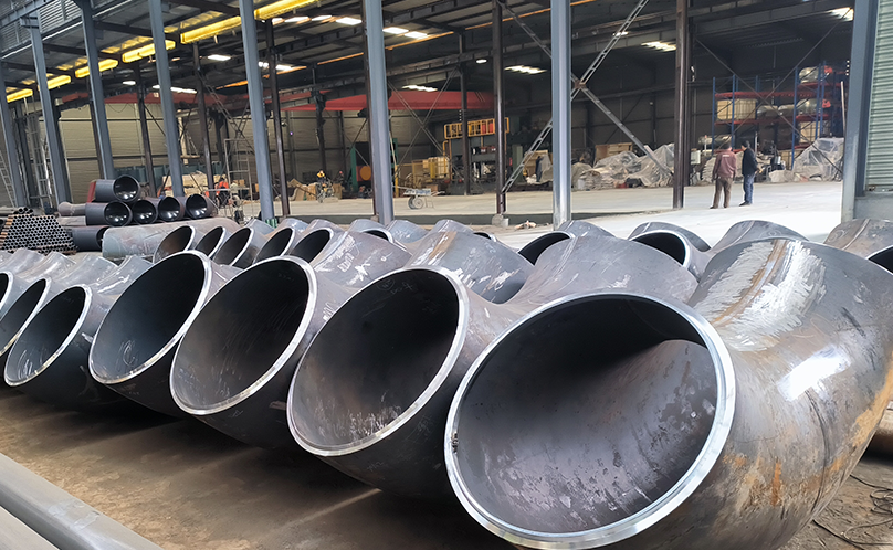 Comparación de accesorios de acero sin costura y soldados