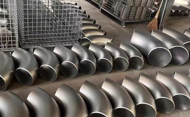 Guía de aplicación y adquisición de accesorios de tubería de acero al carbono en oleoductos industriales.